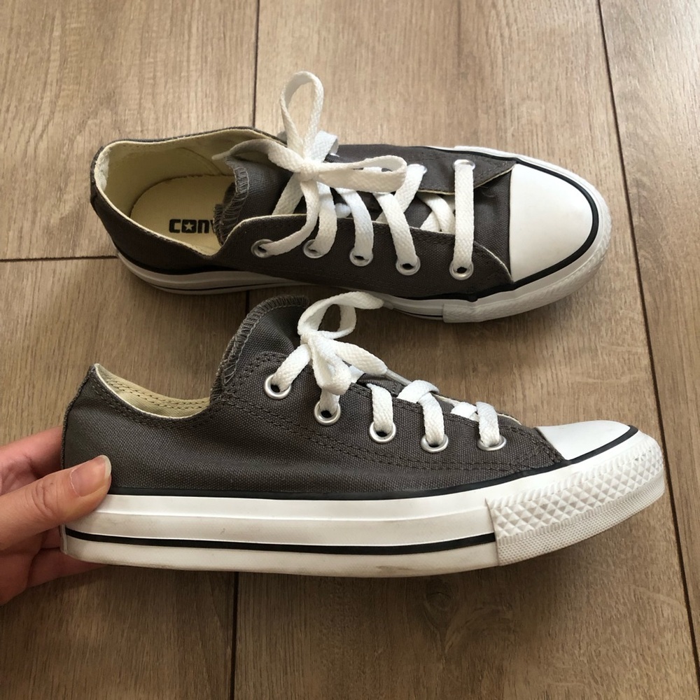 Size 6 Converse Chuck Taylor All Star Low Top Sneakers